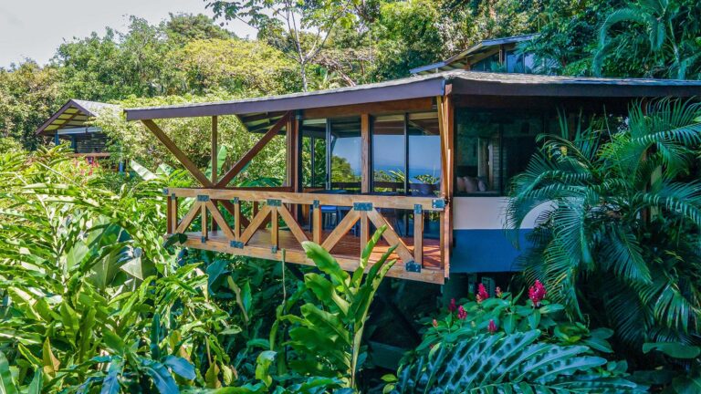 Bungalow with Balcony