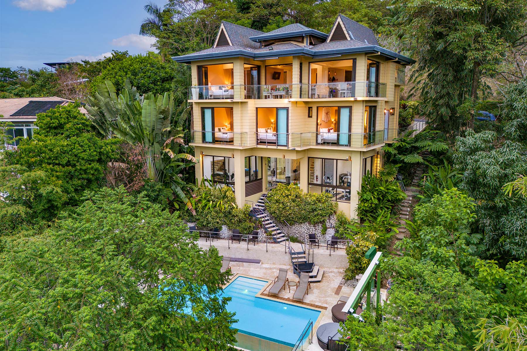 Unit 704 – 01 – Exterior