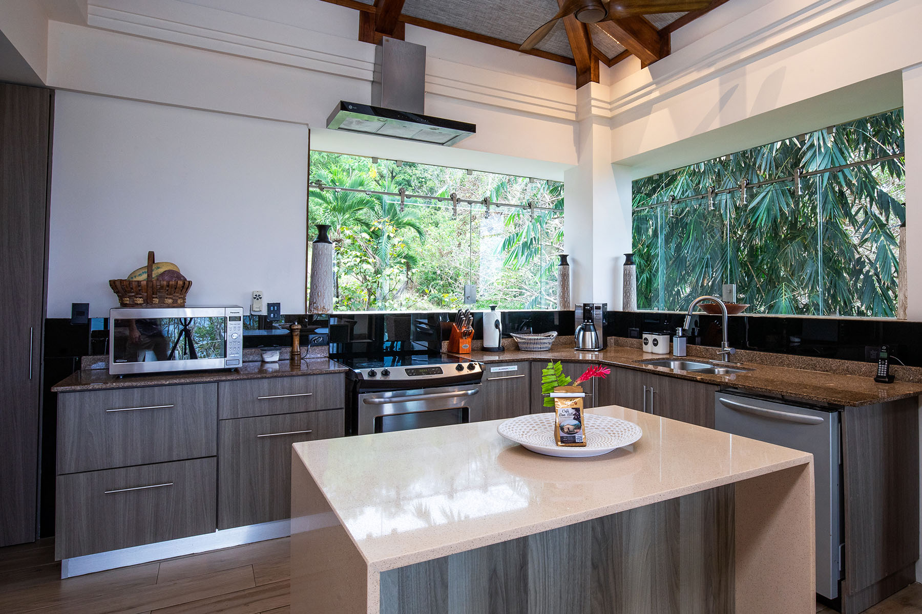 Unit 704 – 17 – Kitchen