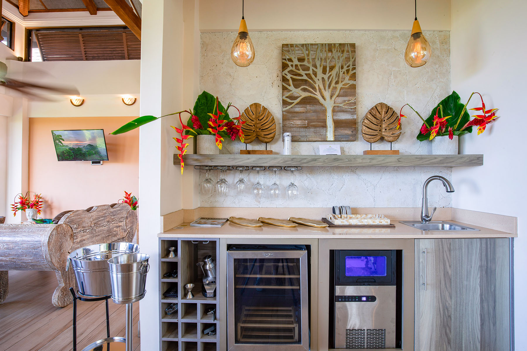 Unit 704 – 18 – Bar