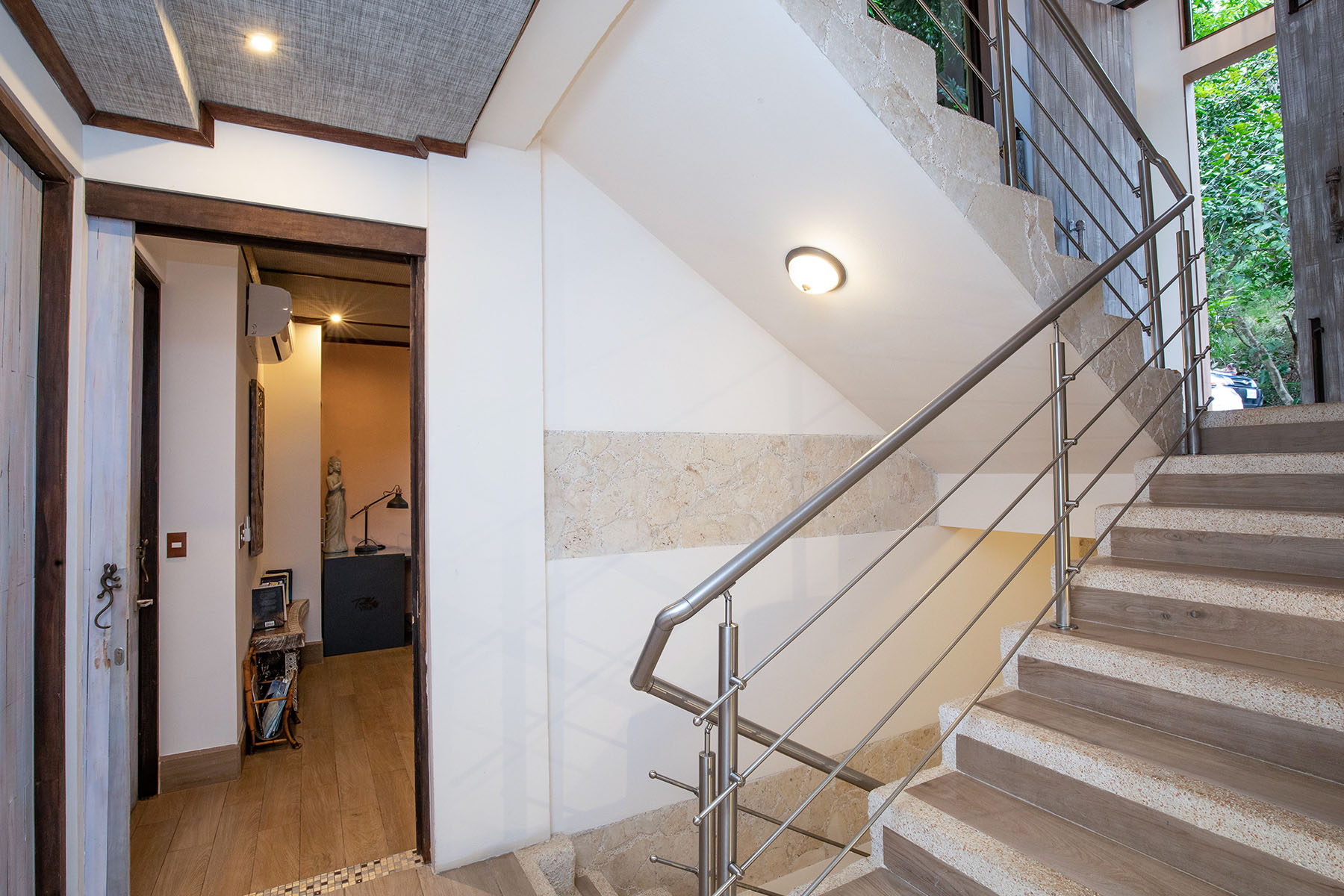 Unit 704 – 19 – Staircase