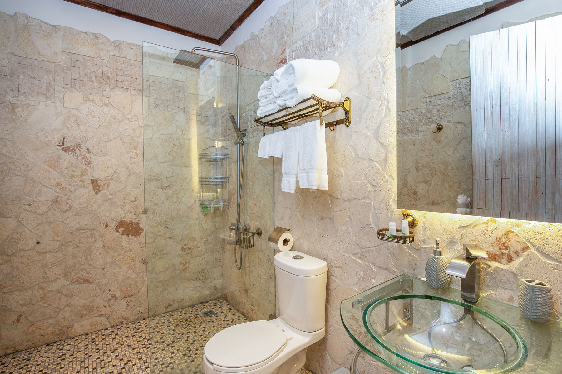 Unit 704 – 28 – Bathroom Thrid