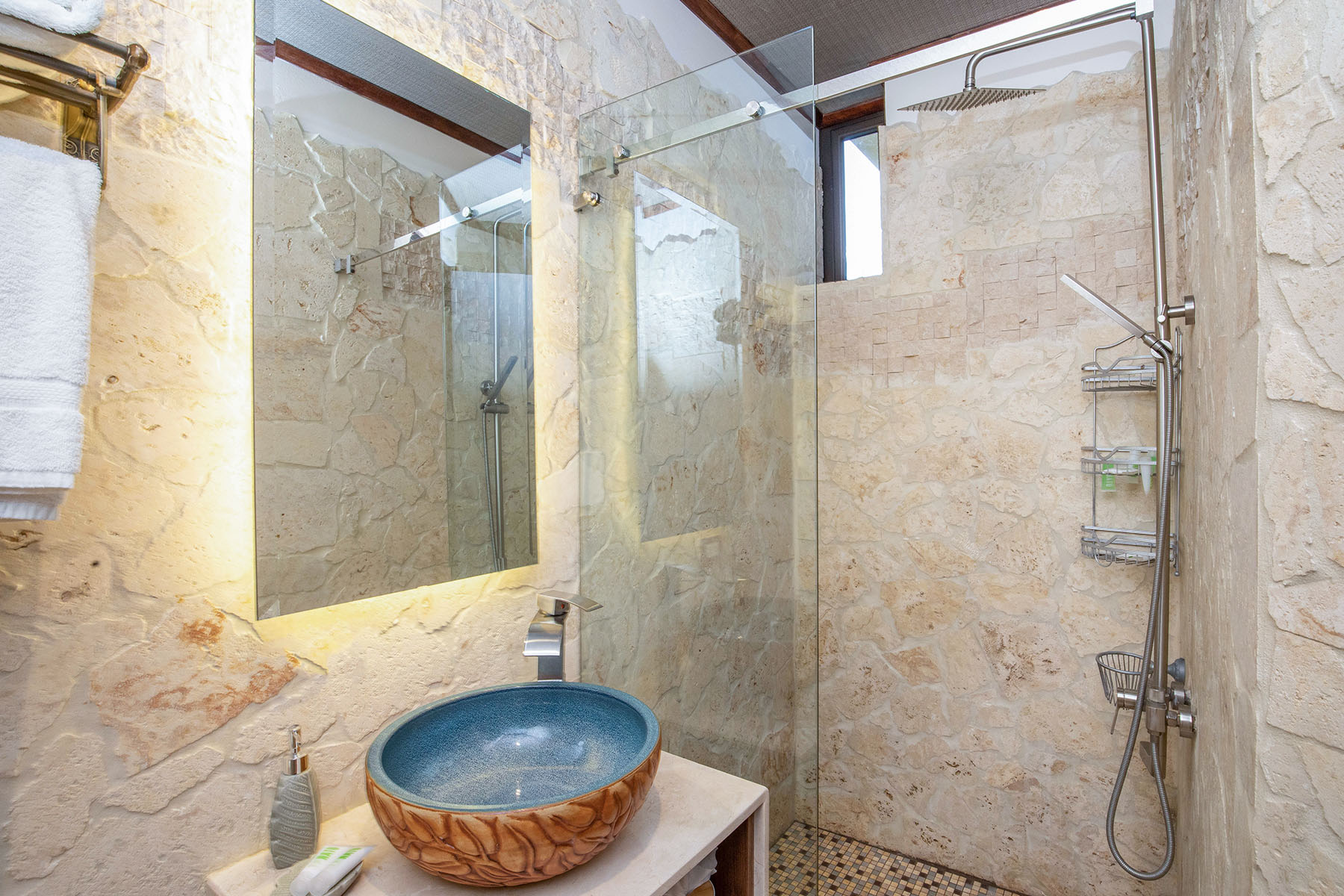 Unit 704 – 31 – Bathroom Fourth