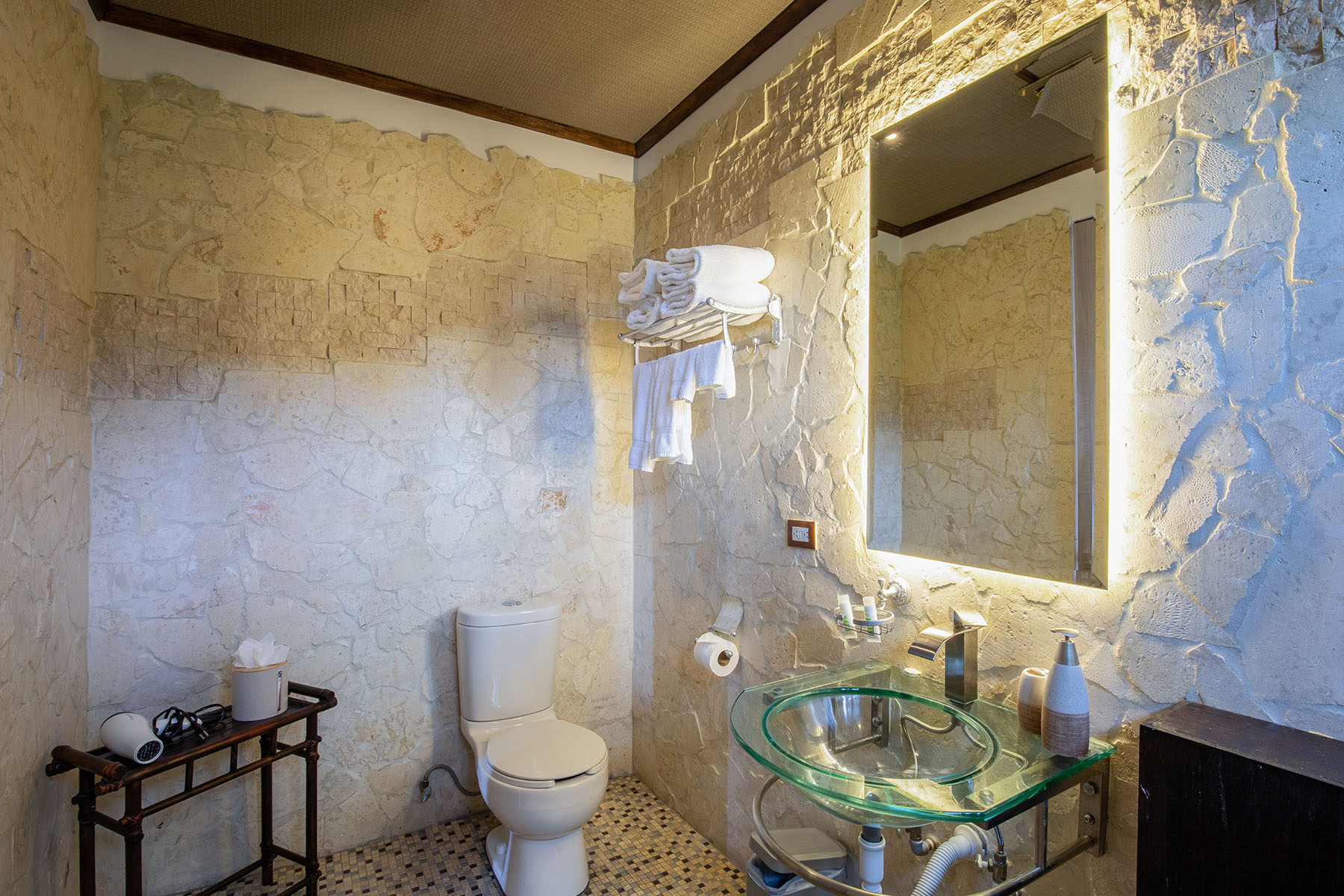 Unit 704 – 33 – Bathroom Half